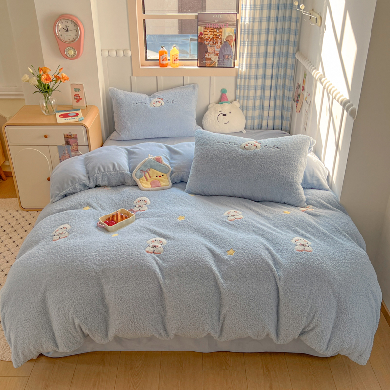 2025新款软糯泰迪绒加高克重牛奶绒绣花四件套 星星狗