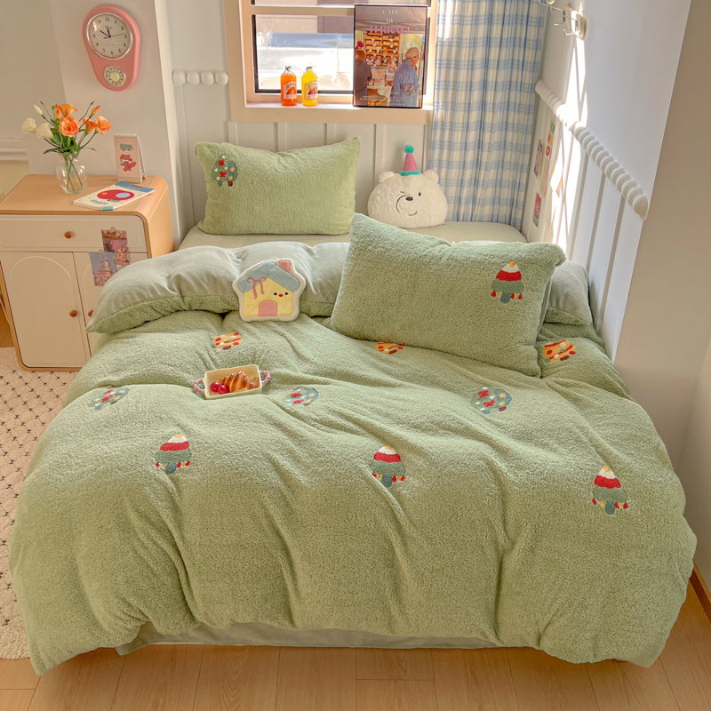 2025新款软糯泰迪绒加高克重牛奶绒绣花四件套 圣诞树