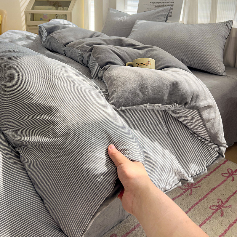2025新款全棉色织水洗棉+高克重牛奶绒四件套 极细条灰