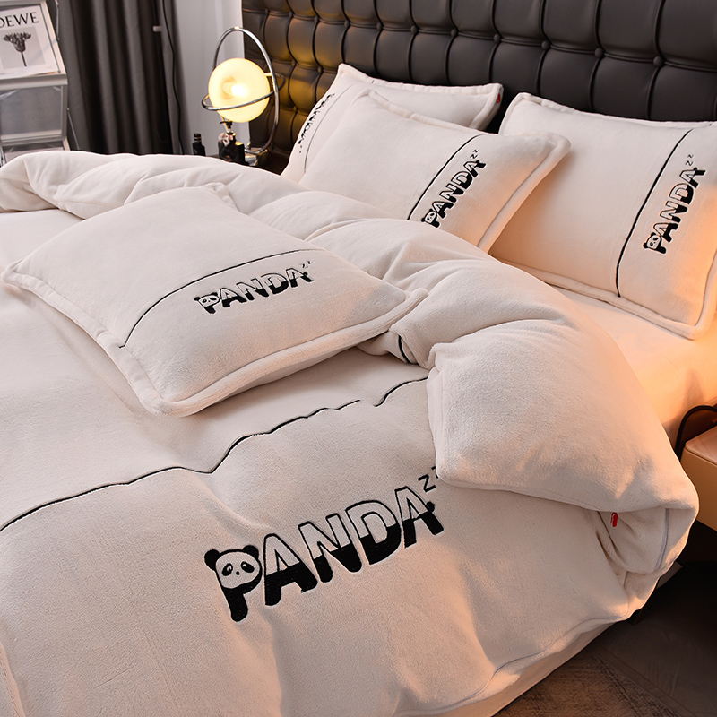 2025新款小熊猫刺绣款高克重牛奶绒四件套 小熊猫-珍珠白