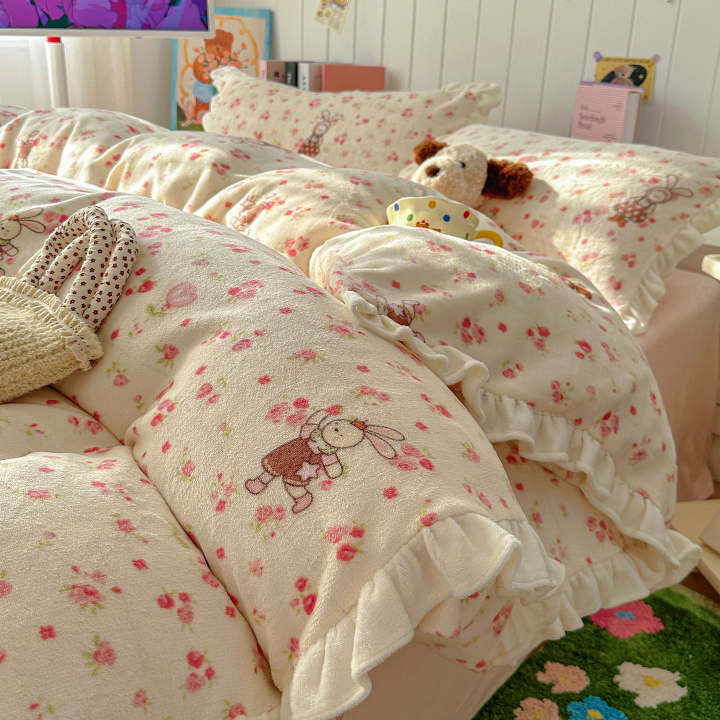 2025新款A类200克花边款牛奶绒四件套-卡通花边 玫瑰小兔