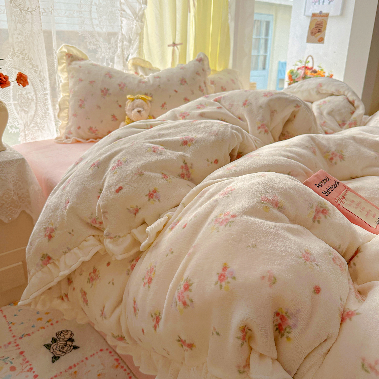 2025新款200克牛奶绒韩版花边款四件套 奶油小花