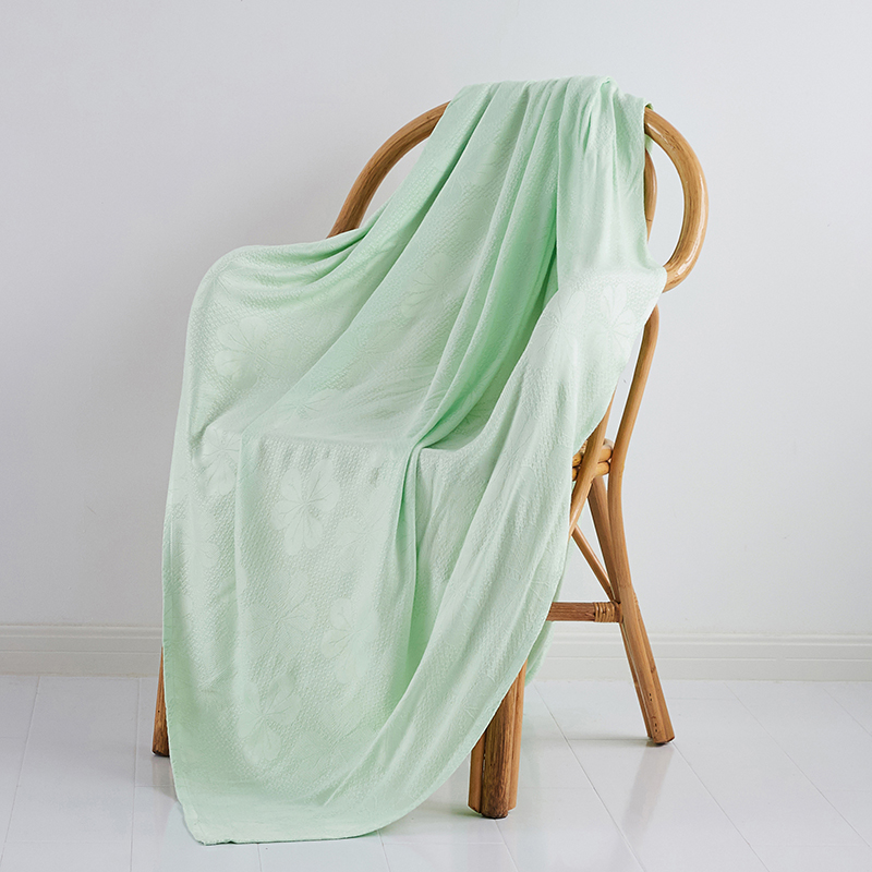 2024新款竹纤维盖毯系列—经典款六叶草竹纤维盖毯 100*120cm 淡绿