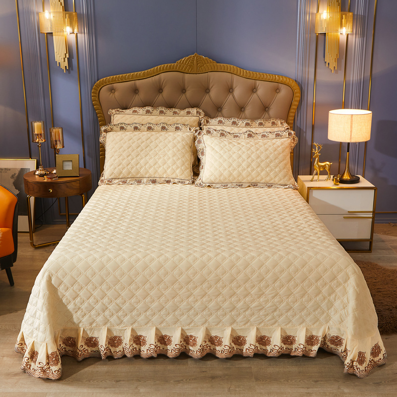 2021新款素色夹棉水晶绒系列（花漾情怀）单件床盖 250*270 米黄