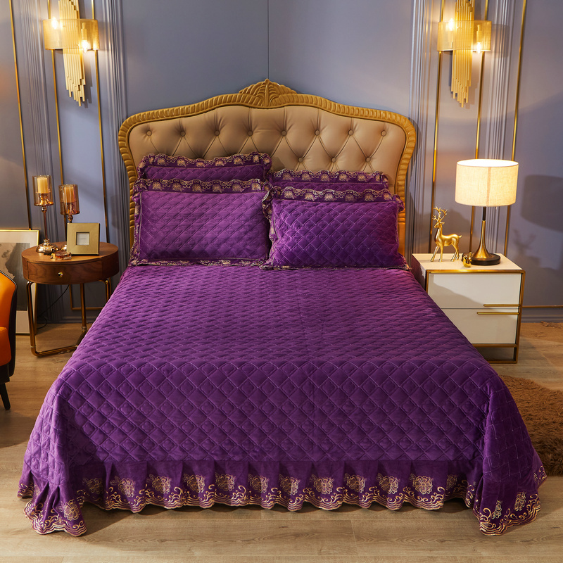 2021新款素色夹棉水晶绒系列（花漾情怀）单件床盖 250*270 紫色