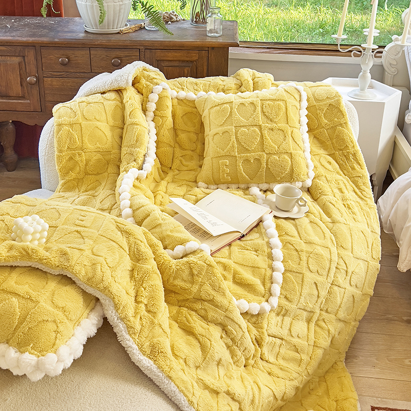 2025新款塔芙绒毛球花边款多功能抱枕被 塔芙绒-淡黄