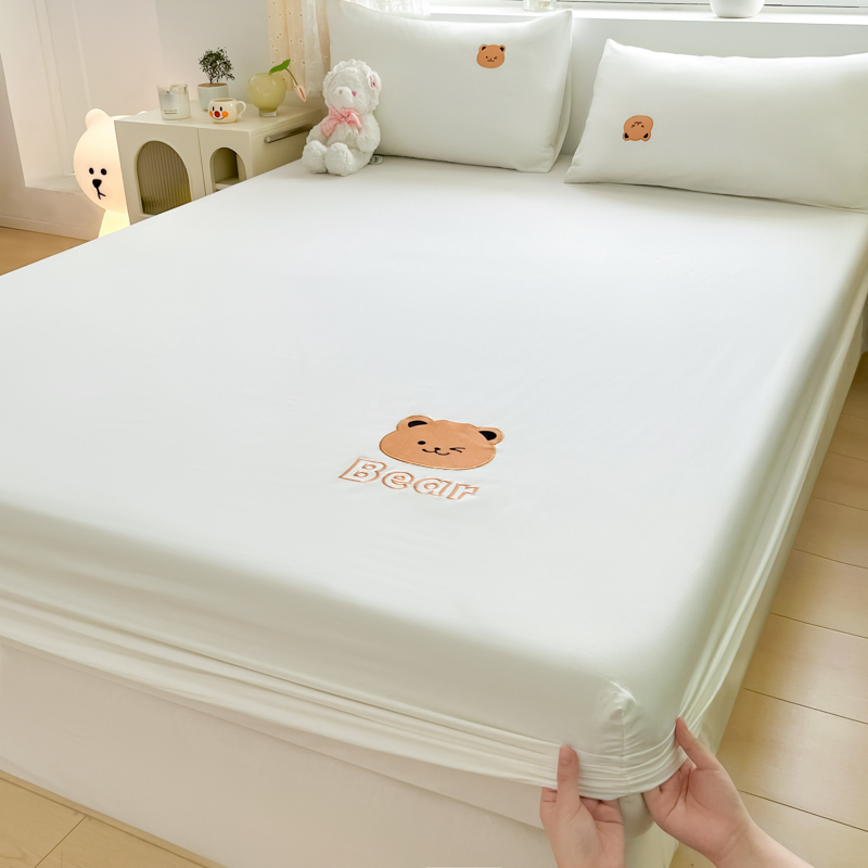 2024新款A类全棉纯色刺绣床笠床罩床垫保护套 90cmx200cm 熊熊-米白