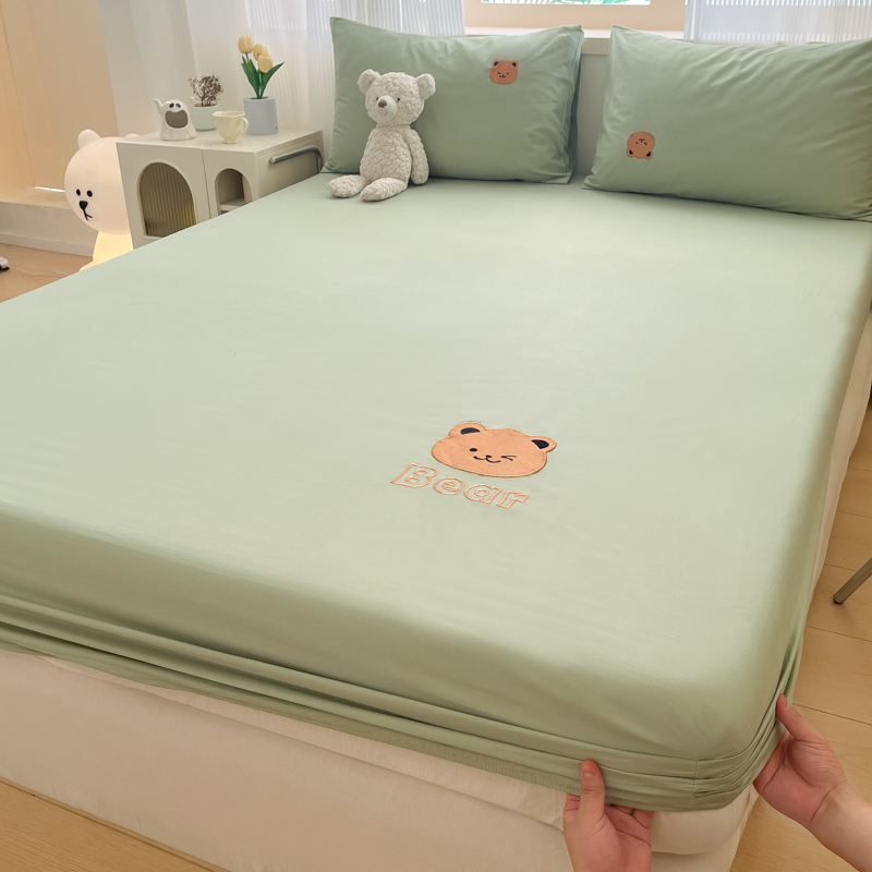 2024新款A类全棉纯色刺绣床笠床罩床垫保护套 90cmx200cm 熊熊-清风绿