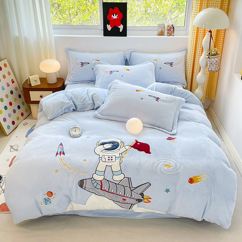 2024新款牛奶绒毛绒贴布绣花保暖四件套-探险家