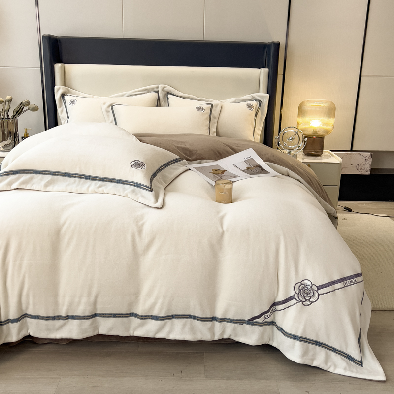 2024新款全消光牛奶绒高克重加厚宽边绣花保暖四件套-梵星