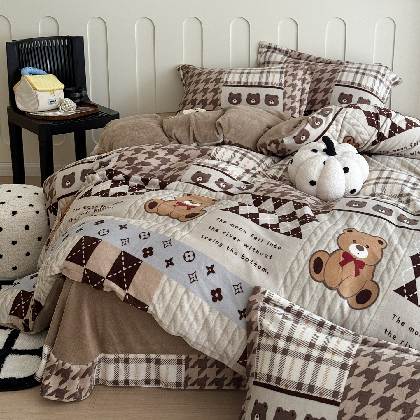 2025新款牛奶绒印花四件套 布袋熊