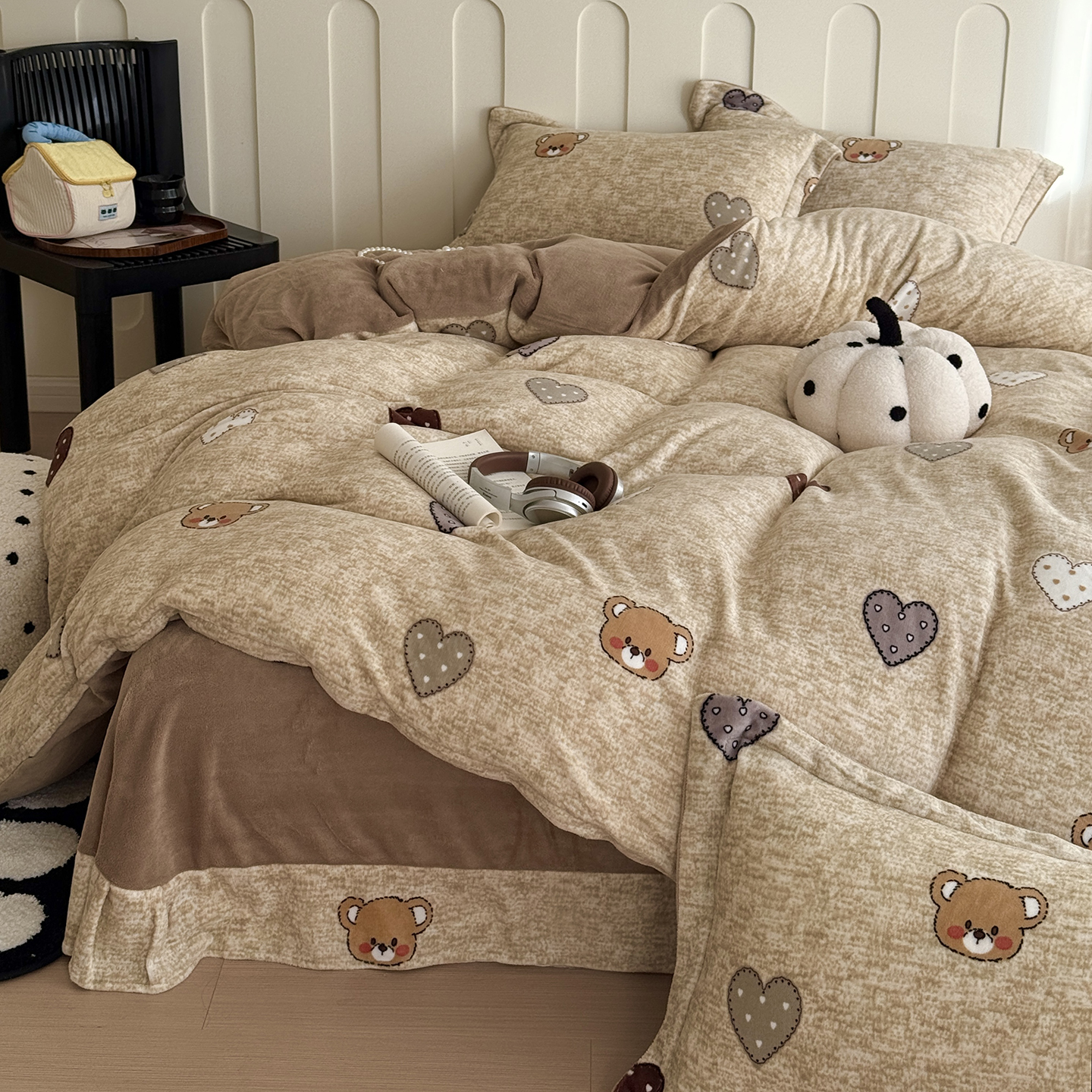 2025新款牛奶绒印花四件套 萌萌熊心