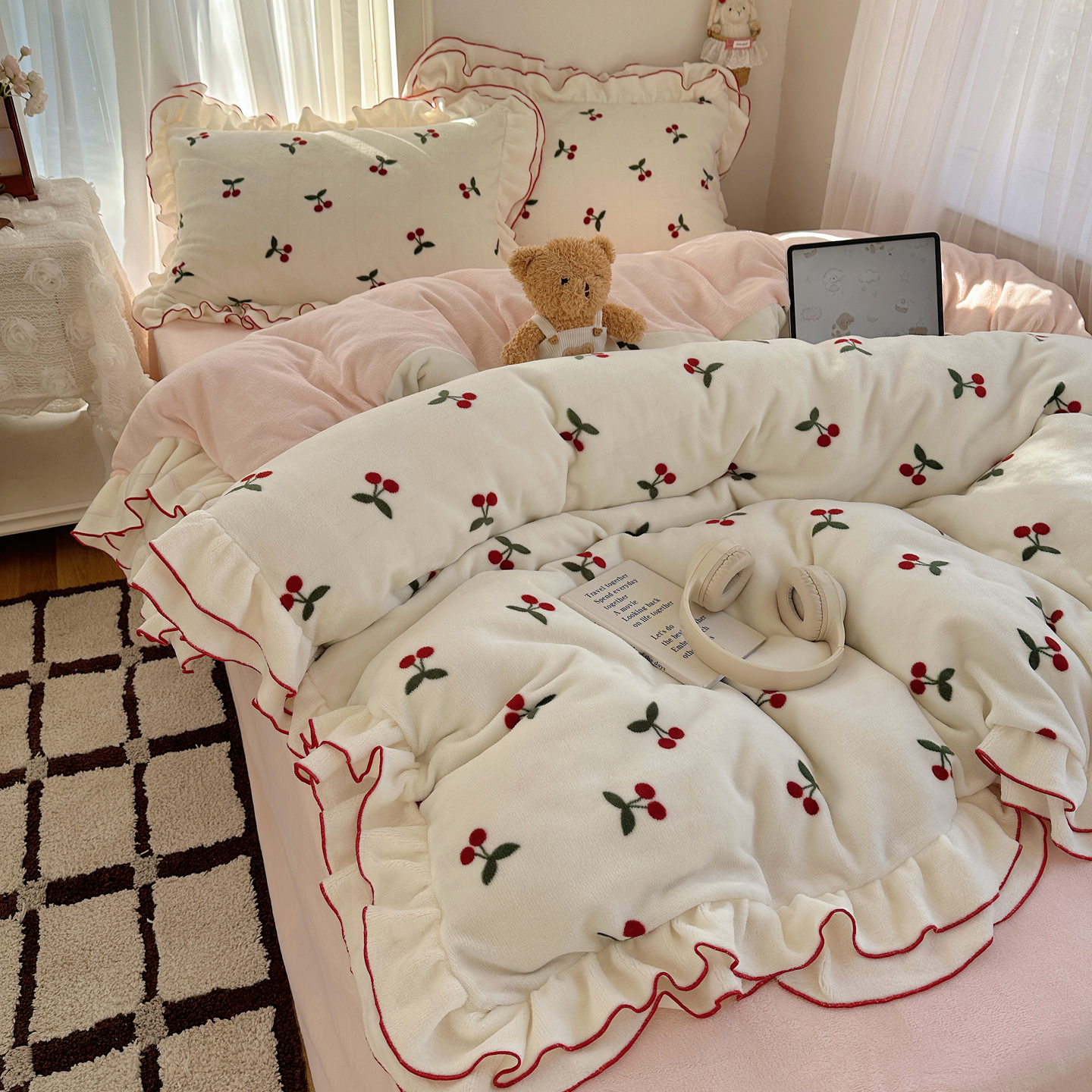 2025新款牛奶绒荷叶边小小系列四件套 小小樱桃酱