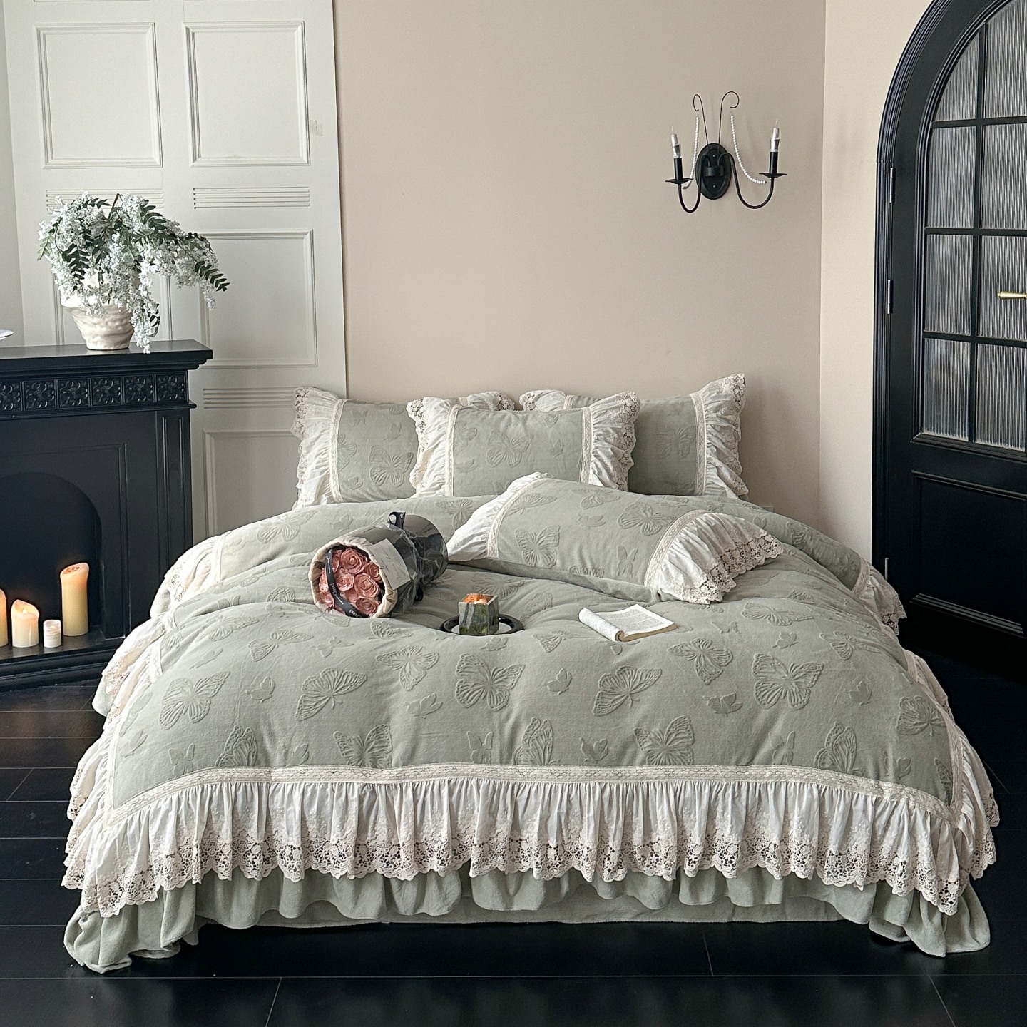 2025新款230g全消光复古法式雕花牛奶绒系列 蝴蝶纷飞