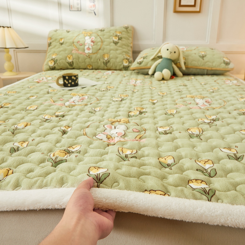 2023新款200gA类牛奶绒大豆抗菌夹棉保暖软床垫床褥子 -素色款自然光图 150*200cm单床垫 花园兔