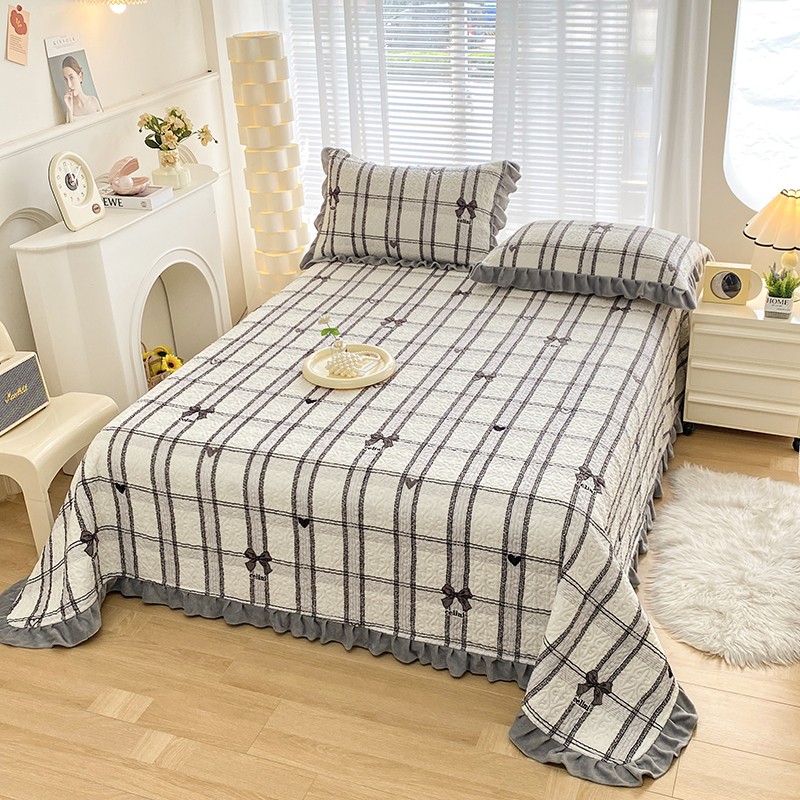 2025新款牛奶绒花边绗缝工艺印花单床盖 花边款-小美好