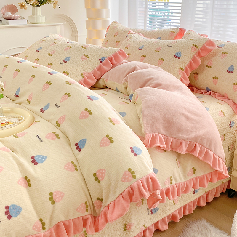 2025新款牛奶绒花边绗缝工艺印花床盖四件套