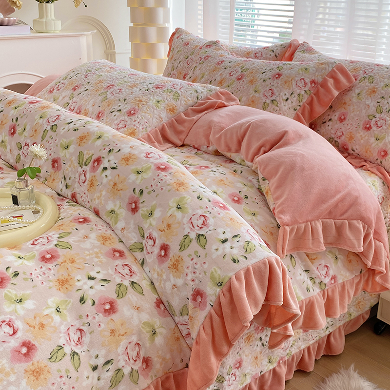 2025新款牛奶绒花边绗缝工艺印花床盖四件套