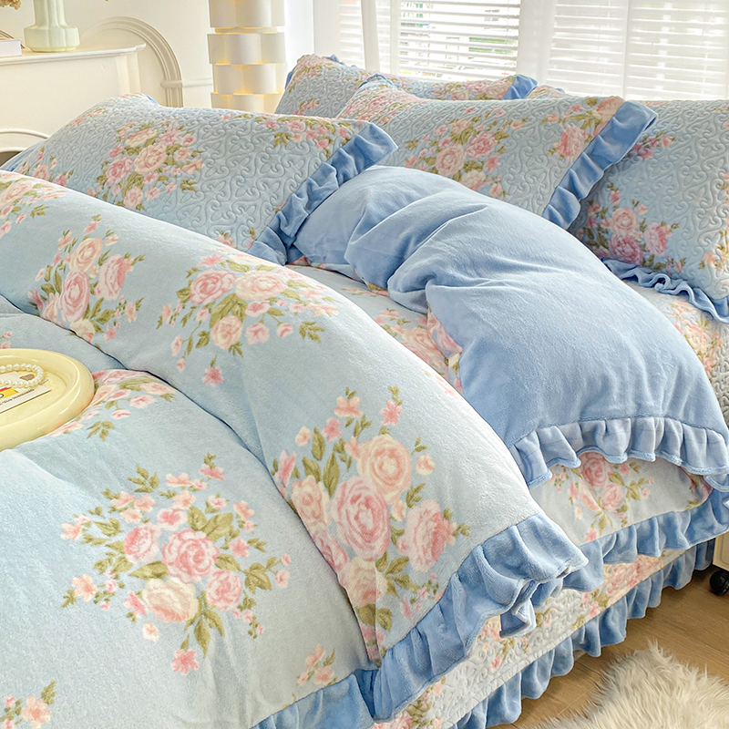 2025新款牛奶绒花边绗缝工艺印花床盖四件套