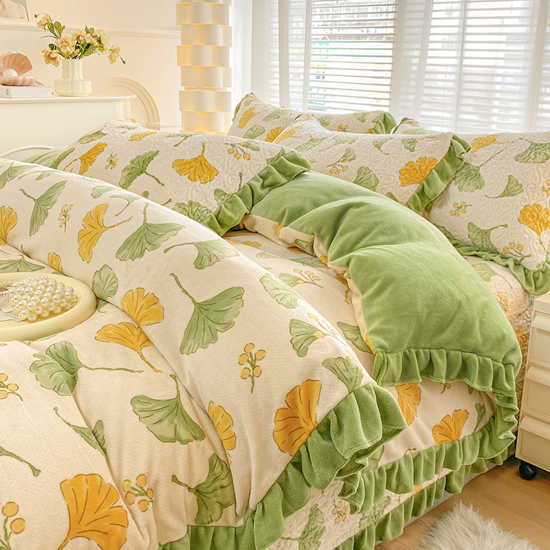 2025新款牛奶绒花边绗缝工艺印花床盖四件套