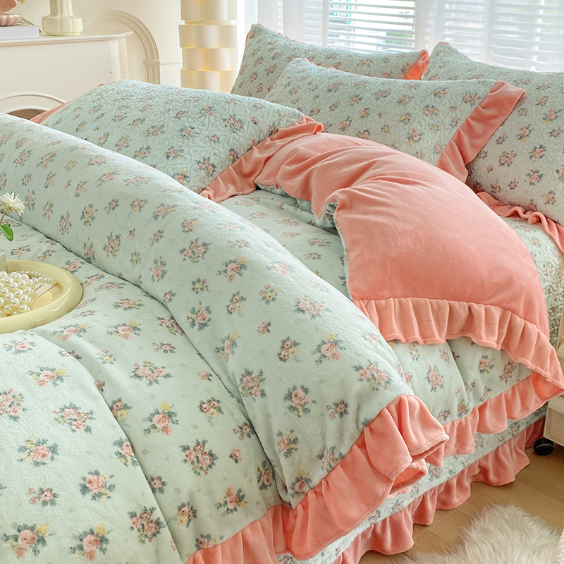 2025新款牛奶绒花边绗缝工艺印花床盖四件套