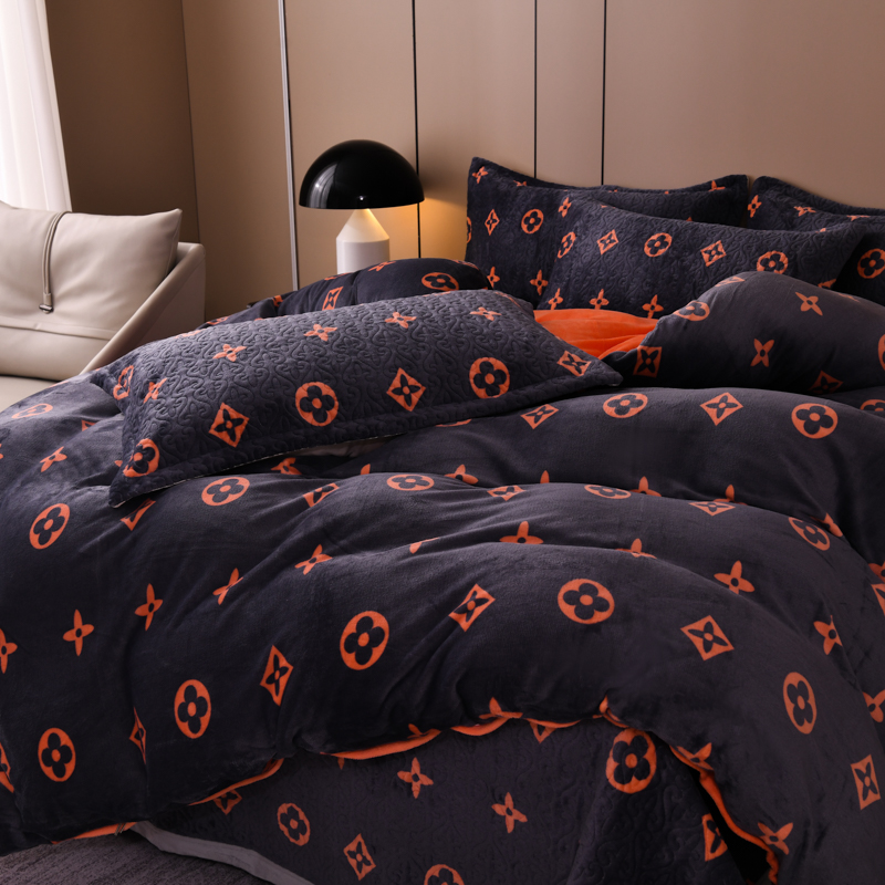 2025秋冬新款印花牛奶绒床盖四件套宽边加厚 直角款-四叶草-灰