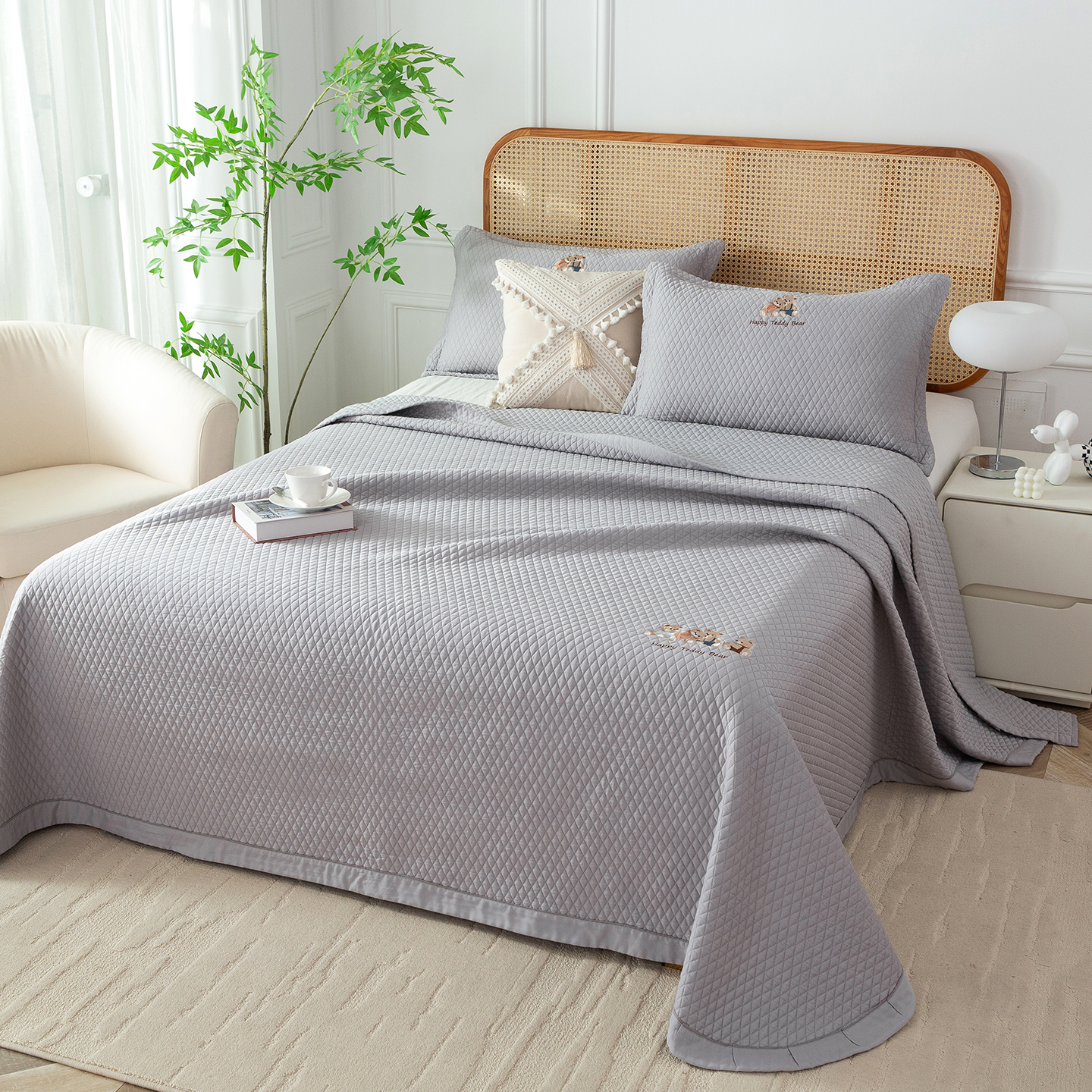 2025新款刺绣卡通熊天丝棉莫代尔床盖加大尺寸双面可铺床单三件套四季通用 萌熊乐语系列