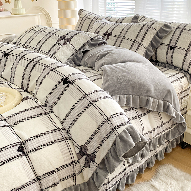 2025新款牛奶绒花边绗缝工艺印花床盖四件套