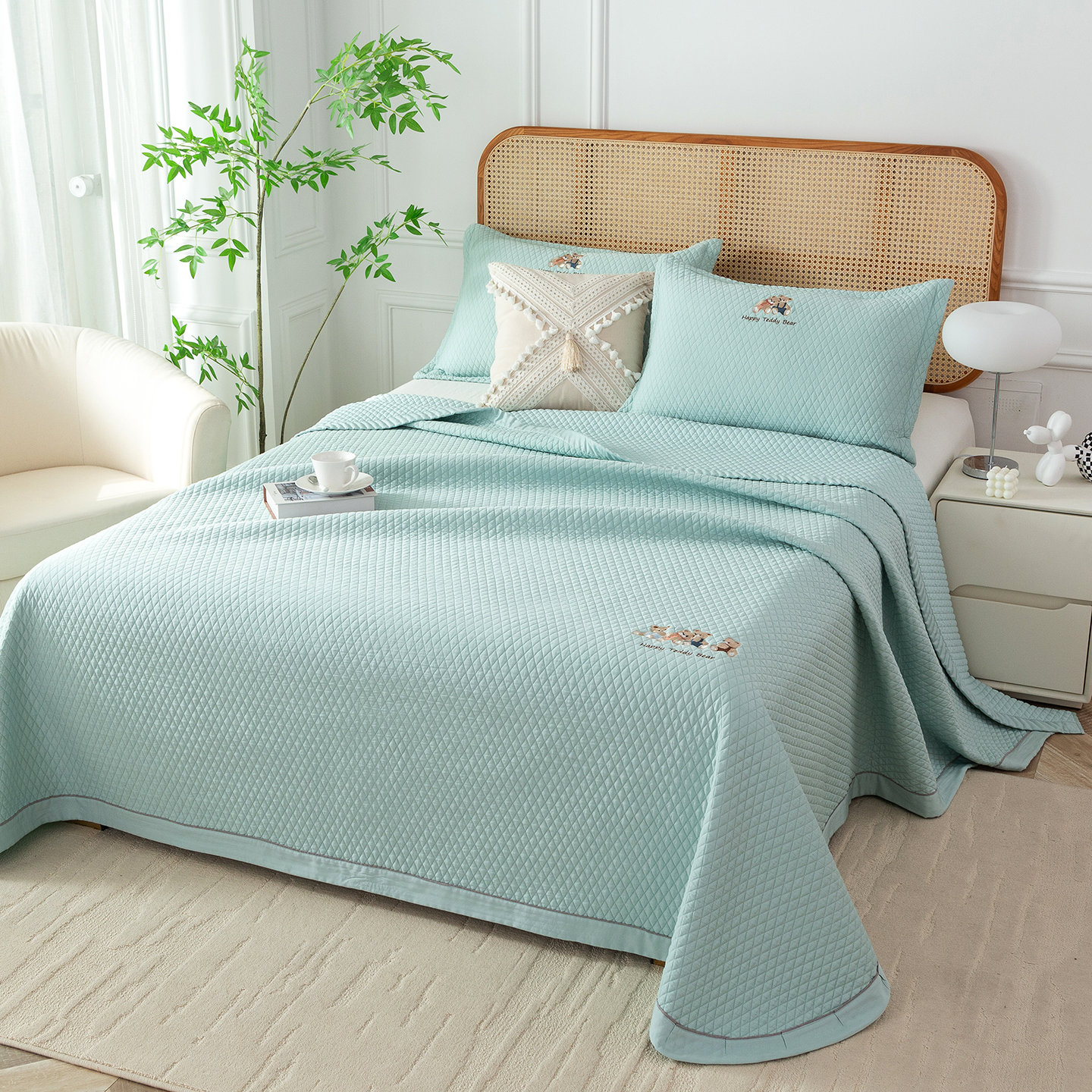 2025新款刺绣卡通熊天丝棉莫代尔床盖加大尺寸双面可铺床单三件套四季通用 萌熊乐语系列