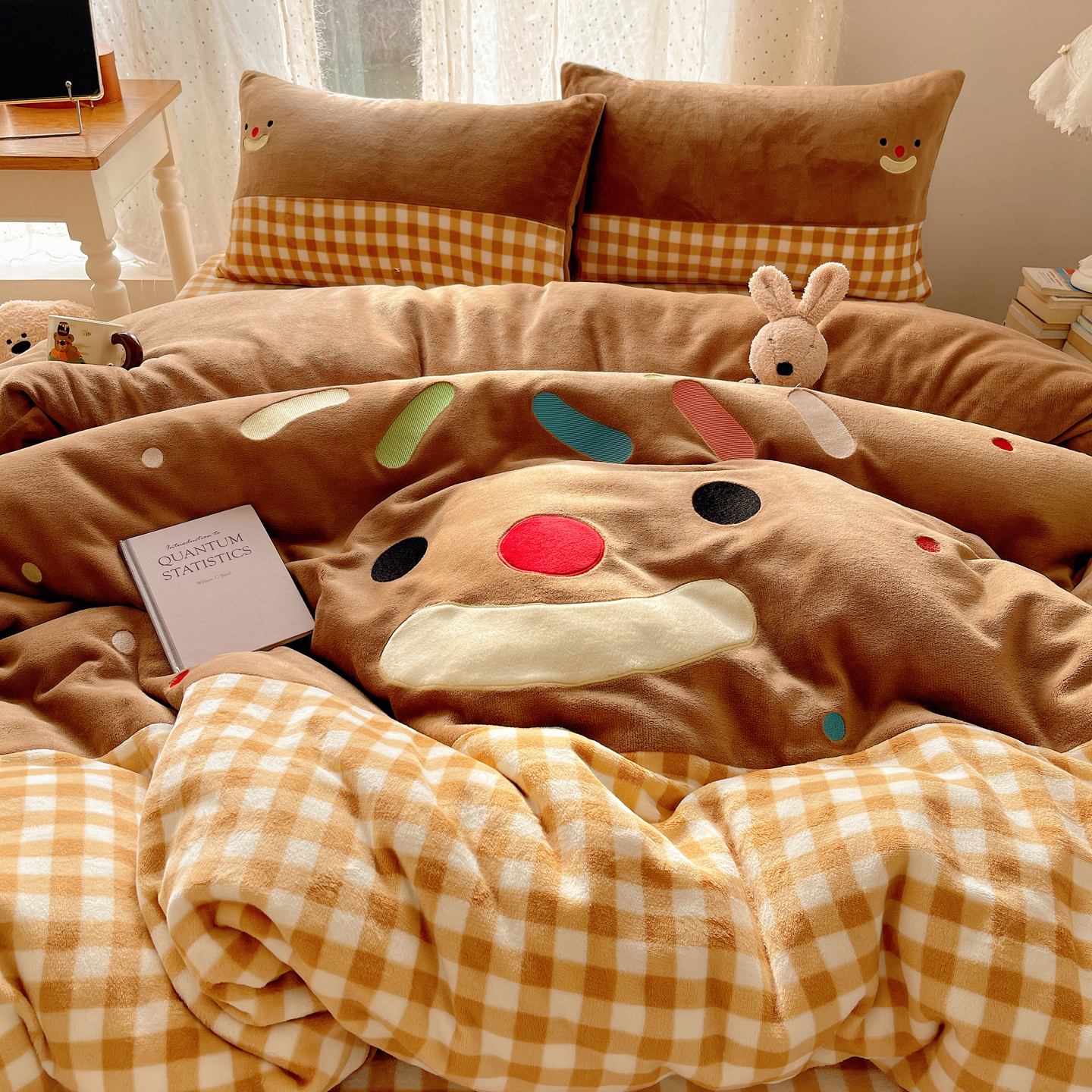 2025新款牛奶绒ins可爱贴布绣四件套 笑脸咖格