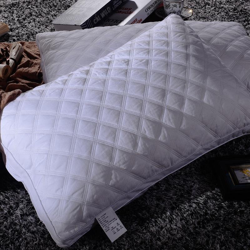 新款全棉单面绗绣羽丝枕 48*74cm 方格水洗羽丝枕