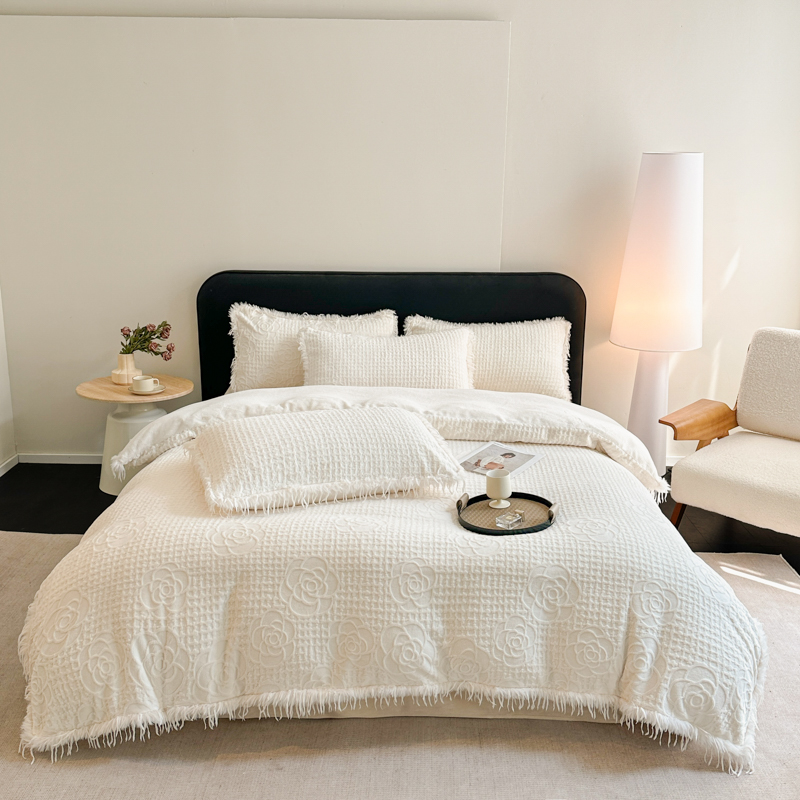 2025新款立体雕花牛奶绒碎边四件套
