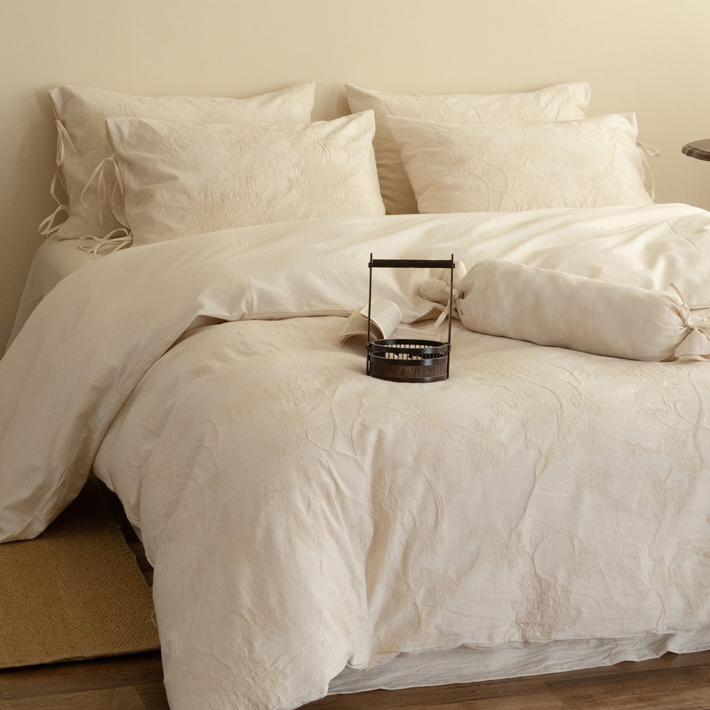 2026新款全棉亚麻浮雕提花四件套-场景一 素秋叶韵