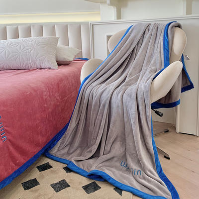 2022新款轻柔法莱绒休闲毯午睡毯旅行毯刺绣克莱因蓝系列 1.5*2.0m 克莱因蓝—星光银