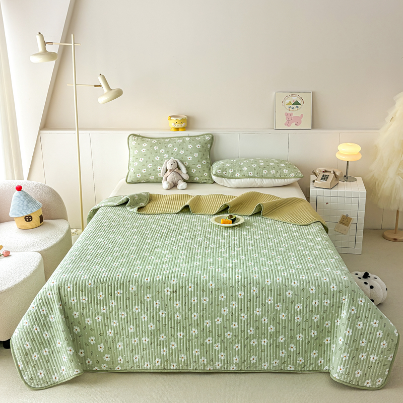 2025新款亲肤棉水洗夹棉床盖系列 苔绿心语