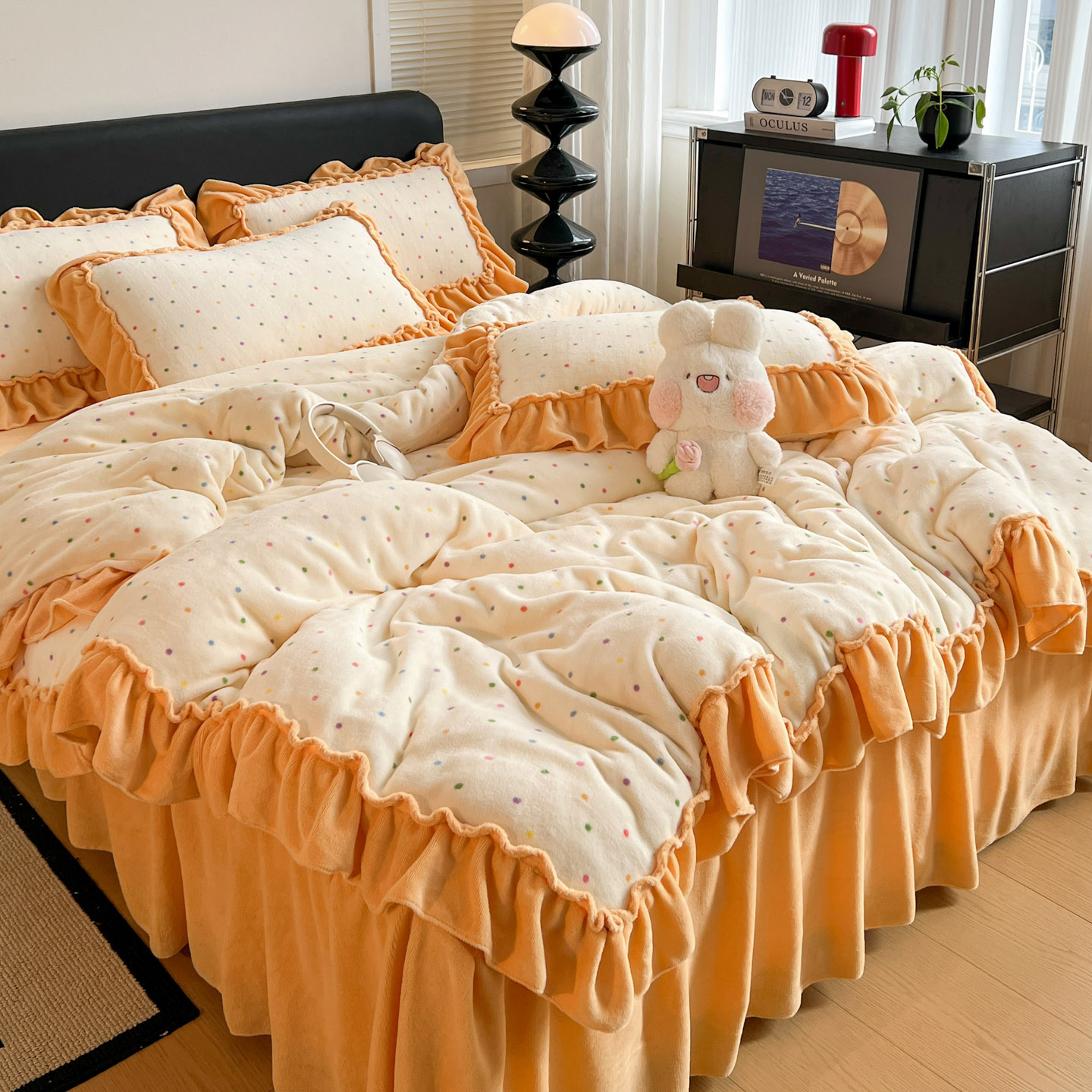 2025新款热卖舒适大宽花边牛奶绒床盖床裙四件套 爆款大花边-幸运波点