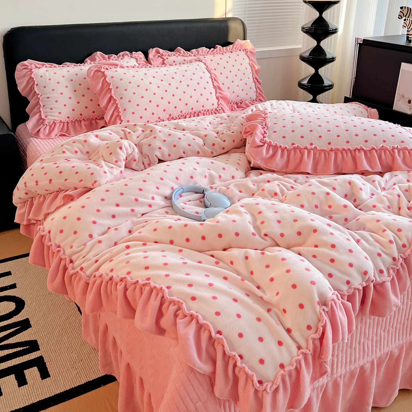 2025新款热卖舒适大宽花边牛奶绒床盖床裙四件套 爆款大花边-奶油粉点点