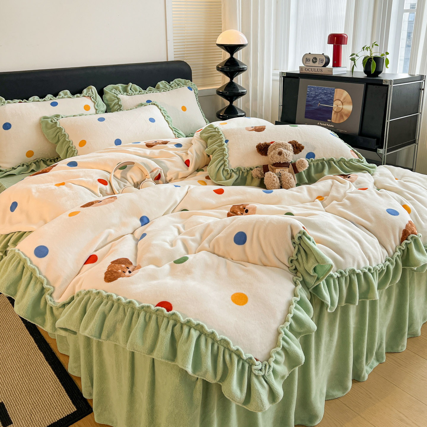 2025新款热卖舒适大宽花边牛奶绒床盖床裙四件套 爆款大花边-波点小熊