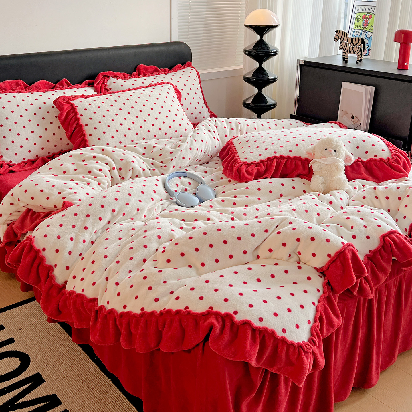 2025新款热卖舒适大宽花边牛奶绒床盖床裙四件套 爆款大花边-奶油红点点