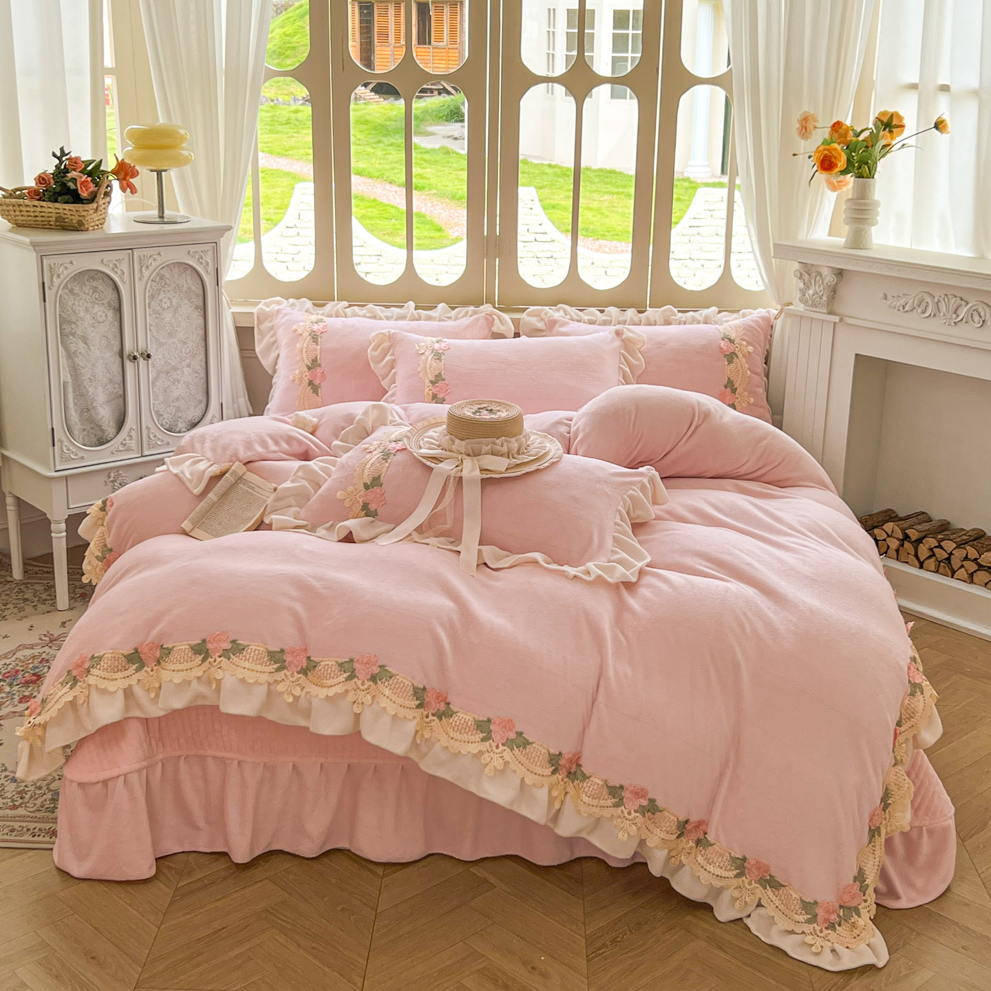 2025新款热款高克重牛奶绒韩版公主风花边床盖床单四件套 泡芙-粉色