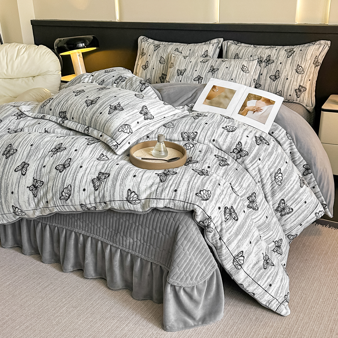 2025新款牛奶绒烂花轻奢一字绣床盖床单四件套 梦蝶-灰色