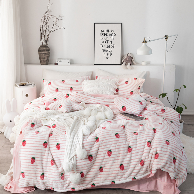 2019新品兔兔绒印花专版 系列四件套 1.5标准床单款（精致手提袋） 小草莓