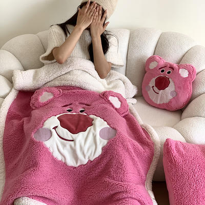 2023新款迪士尼加厚色大朵羊羔绒卡通刺绣毛毯（风格一） 150*200cm毛毯（送抱枕一个） 粉草莓熊