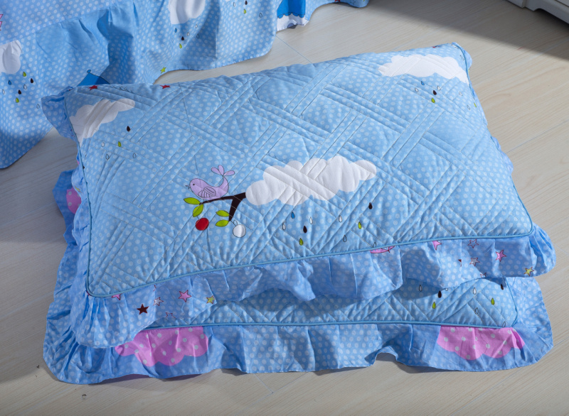 单品枕套类4   全棉普通夹棉枕 45CMX75CM 梦幻城堡