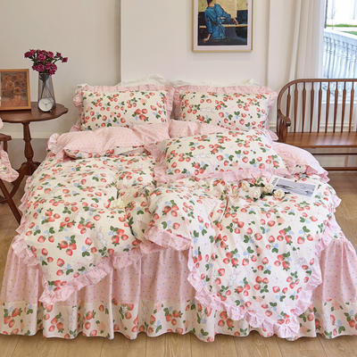 2023新款全棉40s春夏床裙四件套：春暖床裙配花边被套 1.5m床裙款四件套（被套160x210） 草莓啵啵