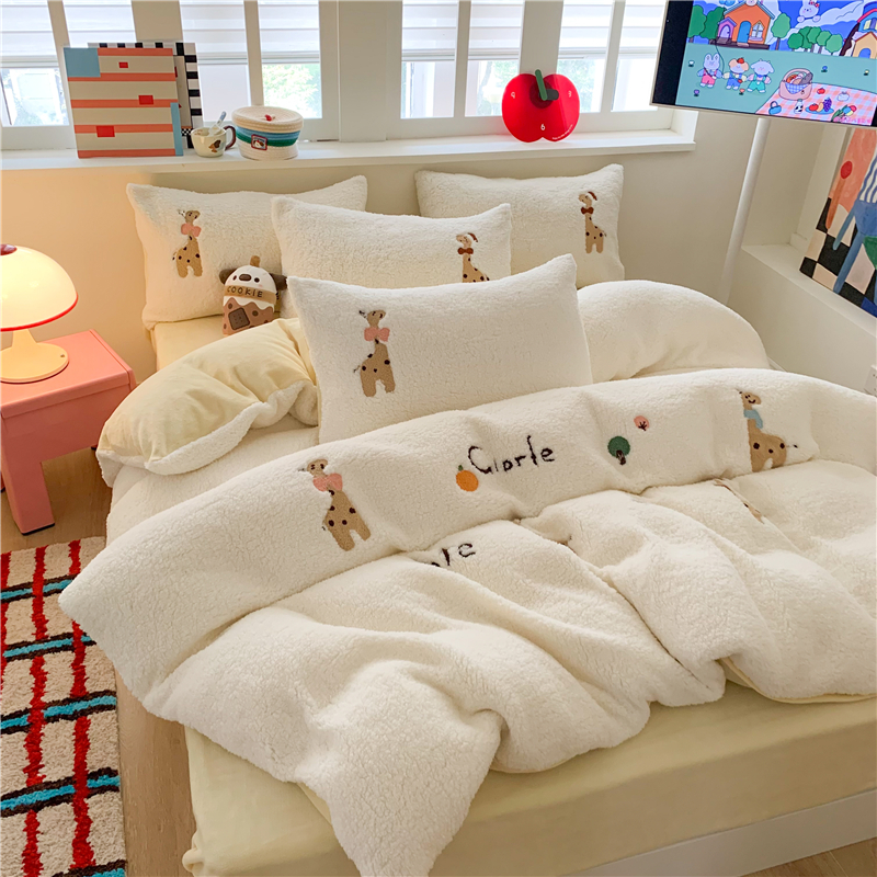 2025新款高克重加厚羊羔绒牛奶绒四件套 长颈鹿白黄