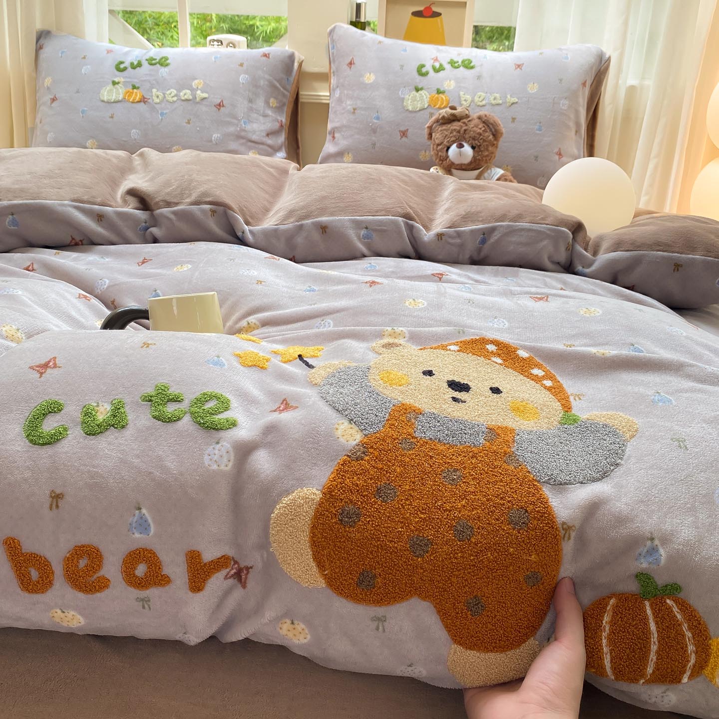 2025新款A类高克重加厚保暖牛奶绒毛巾绣卡通四件套 南瓜精灵