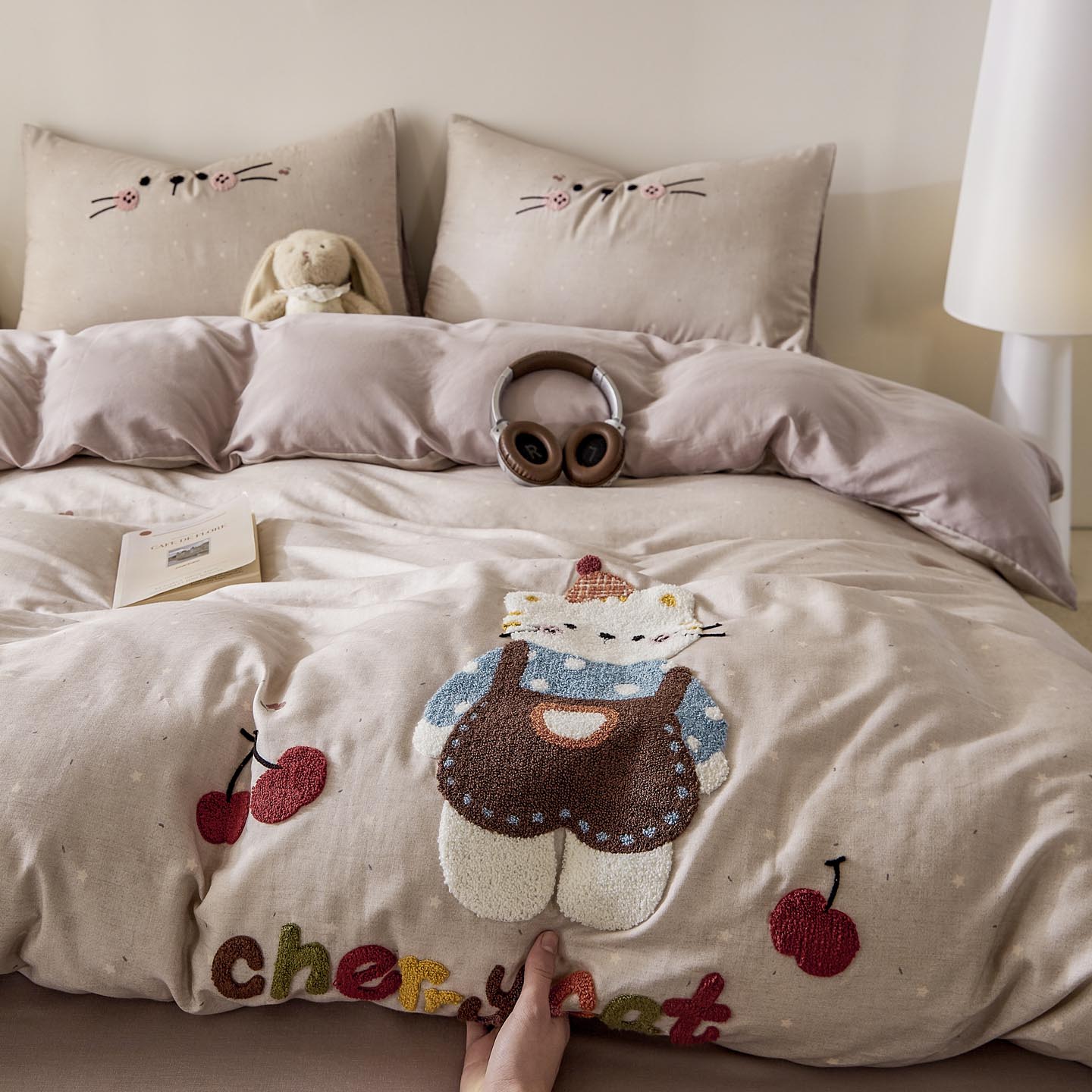 2026新款A类全棉双层纱毛巾绣四件套 樱桃猫咪