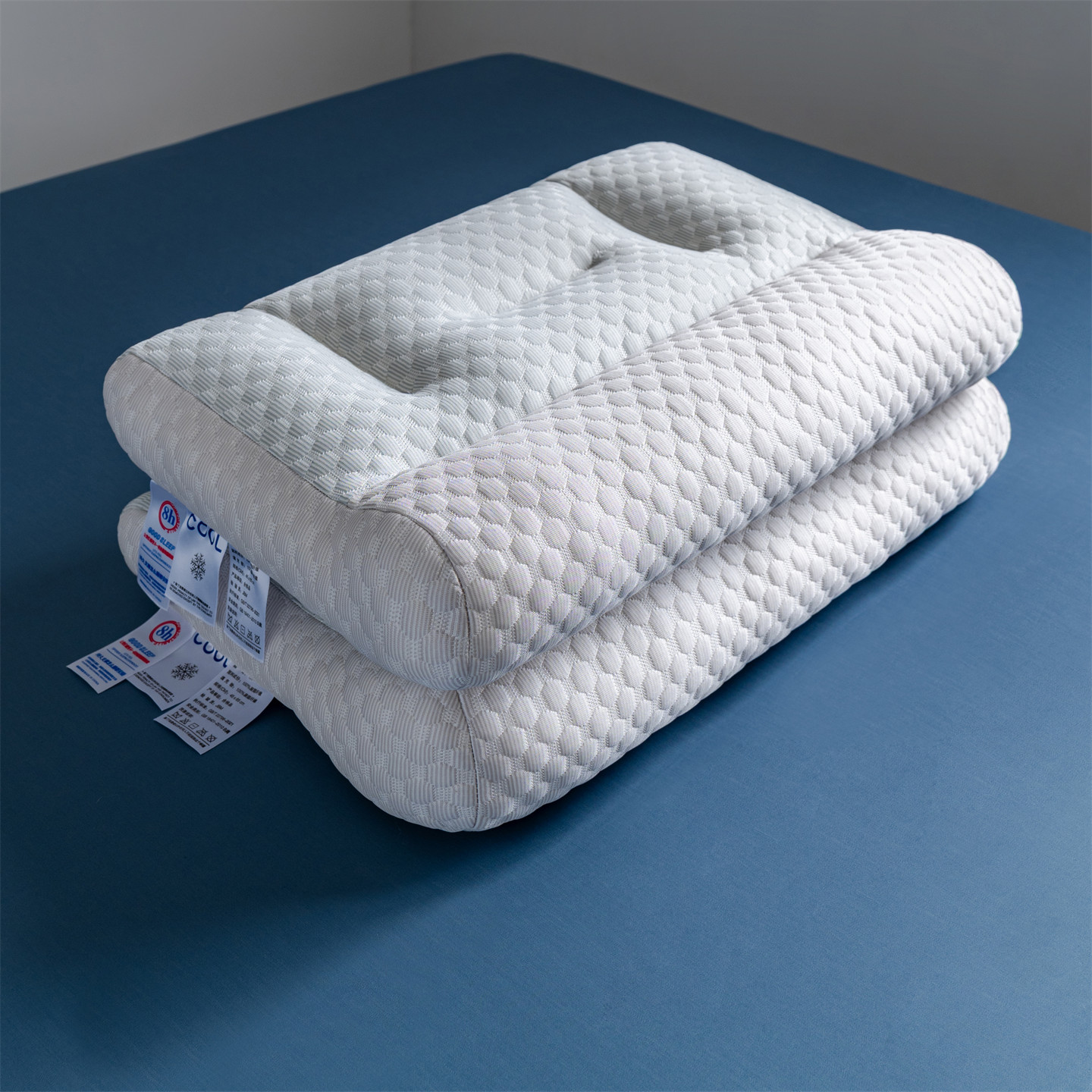 2025新款抗菌舒适冰豆豆枕芯冰丝凉感透气枕芯护颈椎助眠枕 白-低枕/只