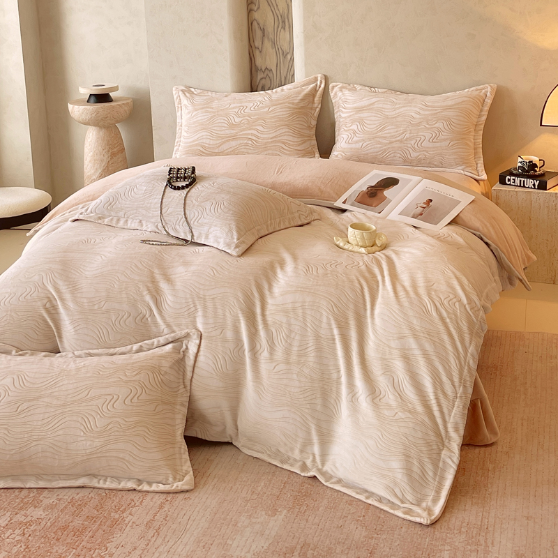 2025新款全消光雕花绒牛奶绒四件套 晨曦绒光